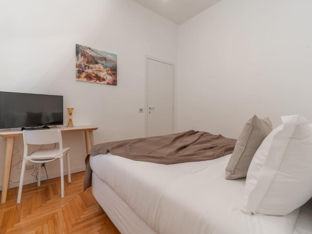 The Best Rent - Spacious Three-Bedroom Apartment In Moscova Milan Bagian luar foto