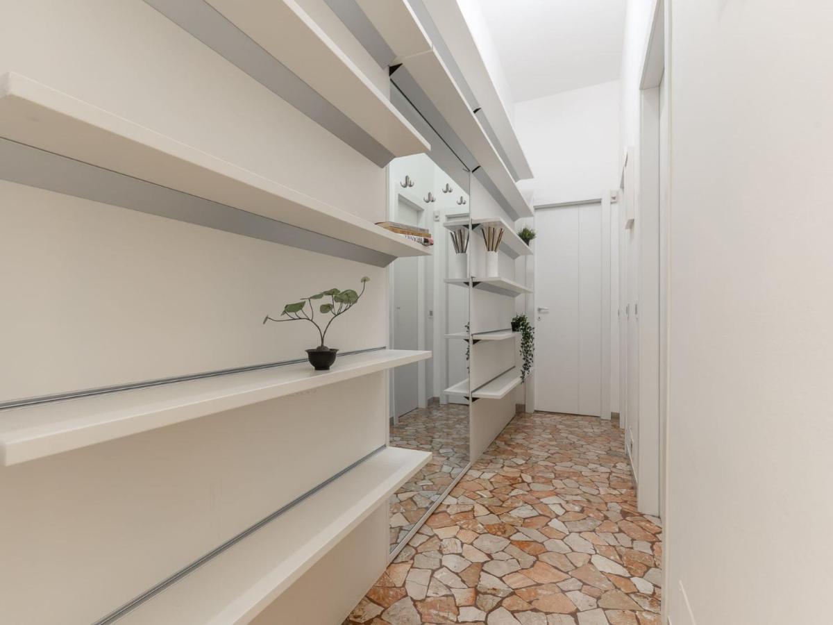 The Best Rent - Spacious Three-Bedroom Apartment In Moscova Milan Bagian luar foto