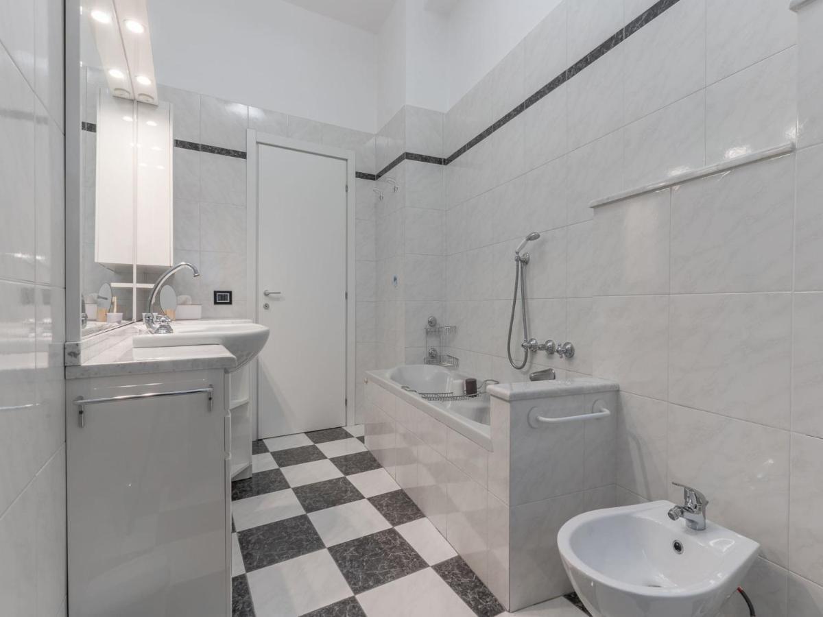 The Best Rent - Spacious Three-Bedroom Apartment In Moscova Milan Bagian luar foto